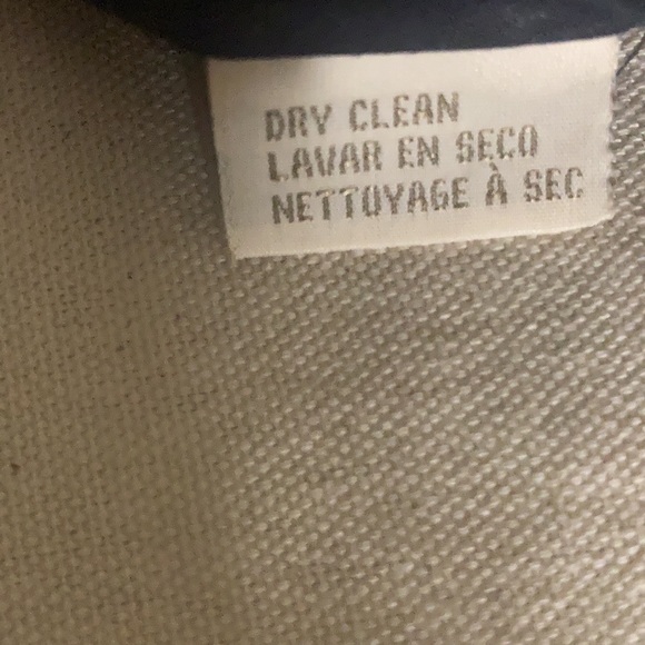 Jones New York Country silk blouse. Size 18. - Picture 6 of 6